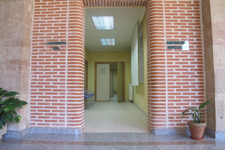 Entrada a la Clínica Gammagimagen de Medicina Nuclear y Molecular, en la Santísima Trinidad